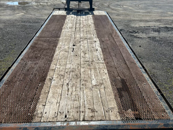 2006 96" X 24' Snake River Gooseneck Trailer - Image 3