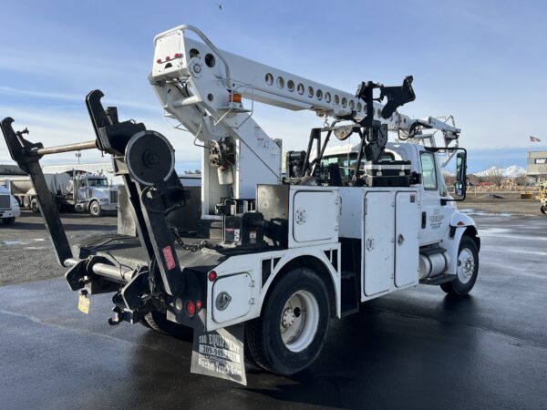 2009 International 4300 Altec T40C Bucket Truck - Image 6