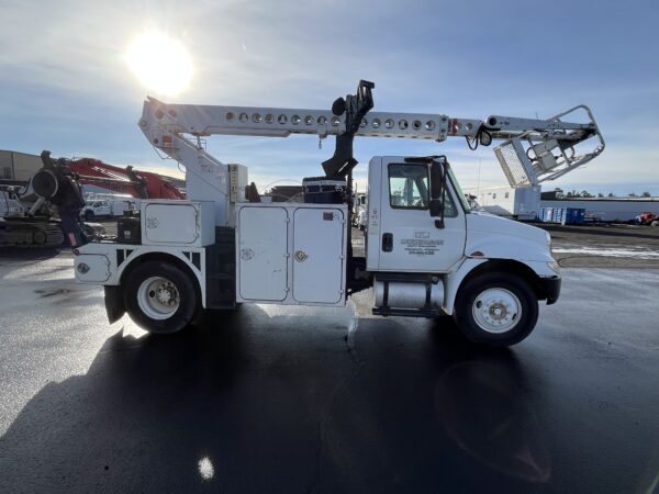 2009 International 4300 Altec T40C Bucket Truck - Image 7