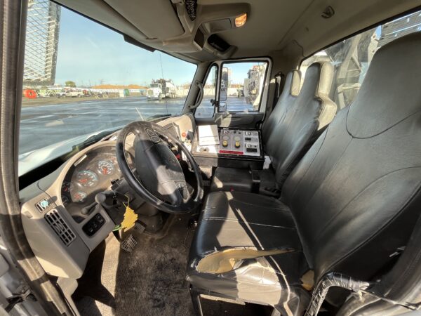 2009 International 4300 Altec T40C Bucket Truck - Image 12