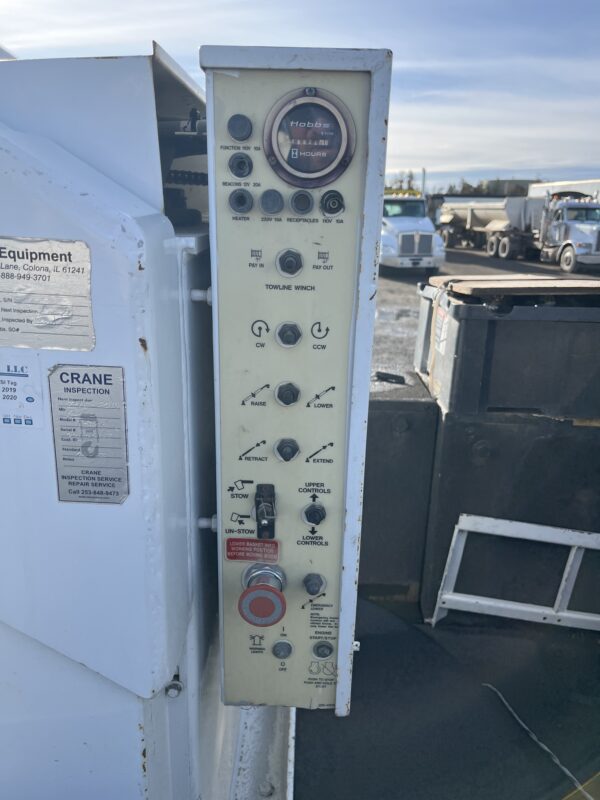 2009 International 4300 Altec T40C Bucket Truck - Image 17