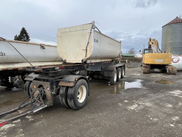 1996 Freightliner FLD112 Transfer Truck - Image 5