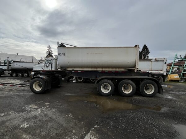 1996 Freightliner FLD112 Transfer Truck - Image 6