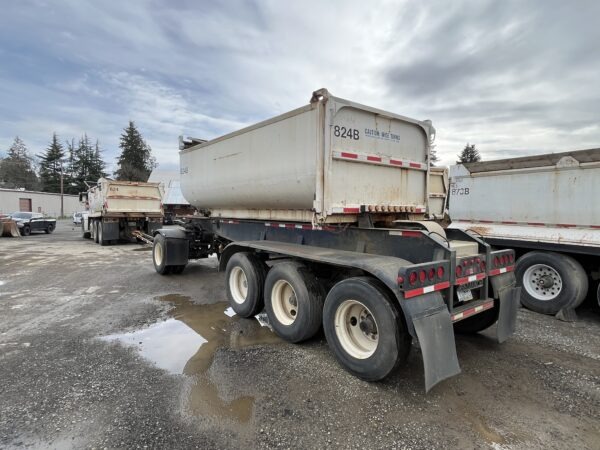 1996 Freightliner FLD112 Transfer Truck - Image 10