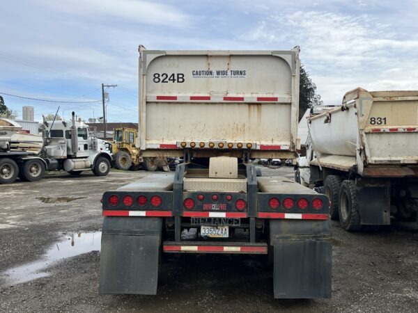 1996 Freightliner FLD112 Transfer Truck - Image 9
