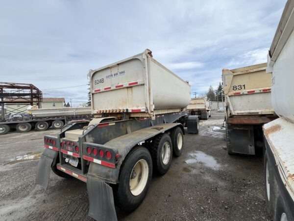 1996 Freightliner FLD112 Transfer Truck - Image 8