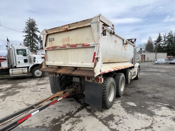 1996 Freightliner FLD112 Transfer Truck - Image 13