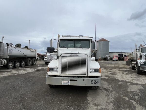 1996 Freightliner FLD112 Transfer Truck - Image 17