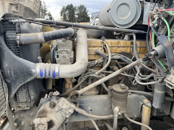 1996 Freightliner FLD112 Transfer Truck - Image 2