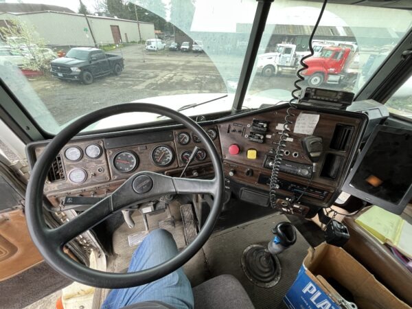 1996 Freightliner FLD112 Transfer Truck - Image 22