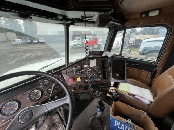 1996 Freightliner FLD112 Transfer Truck - Image 20