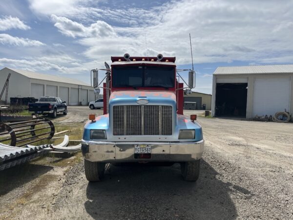 1997 Peterbilt 330 Dump Truck - Image 10