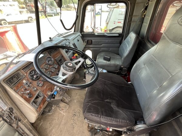 1997 Peterbilt 330 Dump Truck - Image 12