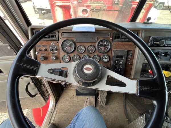 1997 Peterbilt 330 Dump Truck - Image 16