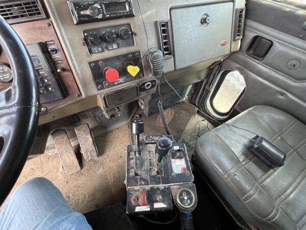 1997 Peterbilt 330 Dump Truck - Image 13
