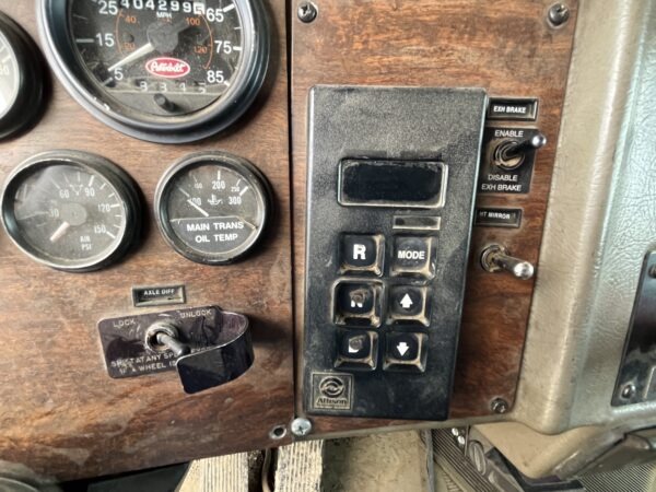 1997 Peterbilt 330 Dump Truck - Image 14