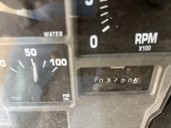 2000 International 4700 Box / Lube Truck - Image 14