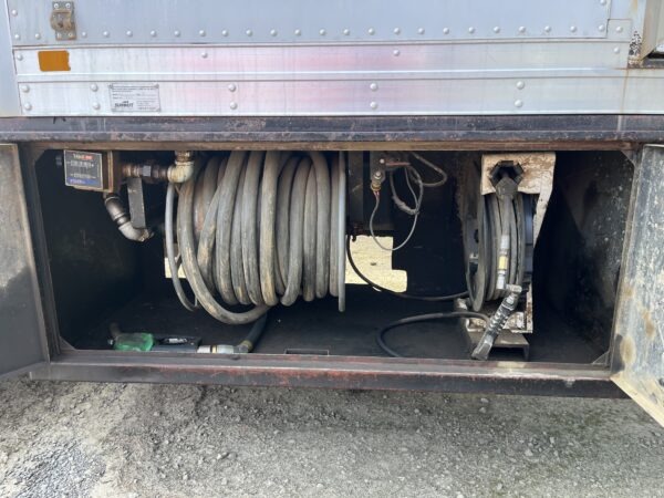 2000 International 4700 Box / Lube Truck - Image 16