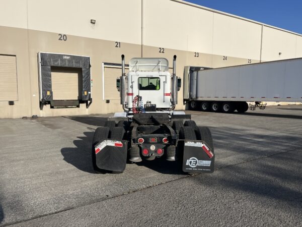 2000 Freightliner FLD 120 - Image 6