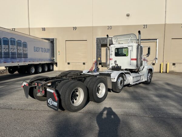 2000 Freightliner FLD 120 - Image 7