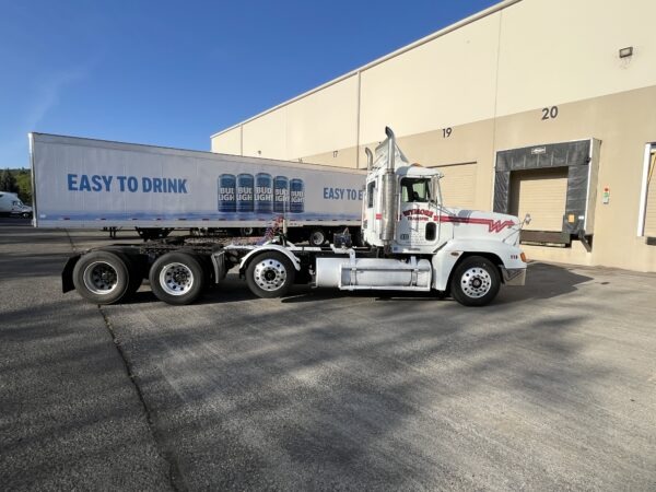2000 Freightliner FLD 120 - Image 8