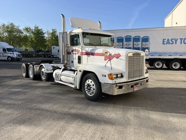2000 Freightliner FLD 120 - Image 10