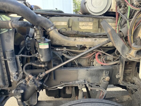 2000 Freightliner FLD 120 - Image 11