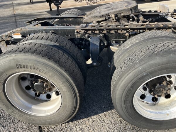 2000 Freightliner FLD 120 - Image 9