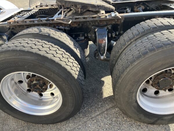 2000 Freightliner FLD 120 - Image 4
