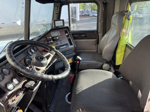 2000 Freightliner FLD 120 - Image 14