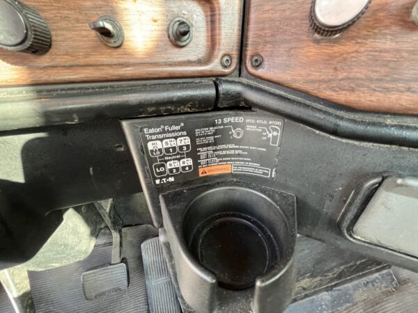 2000 Freightliner FLD 120 - Image 17