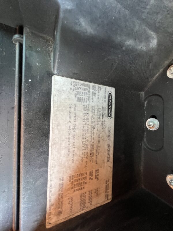 2000 Freightliner FLD 120 - Image 22