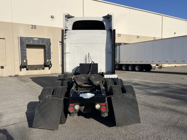 2015 Peterbilt 579 Cab Chassis - Image 7