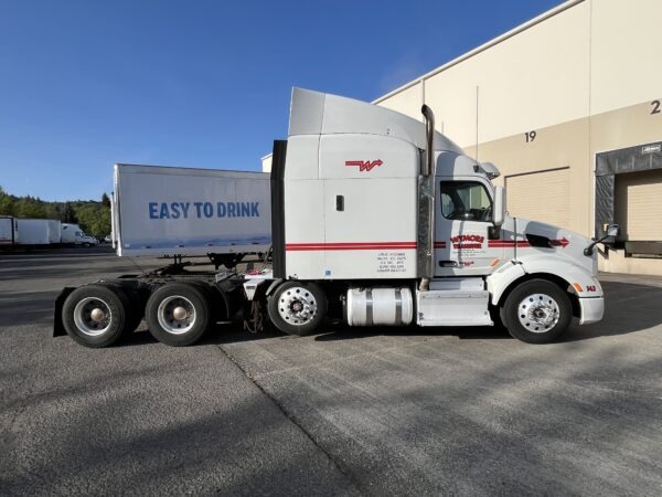 2015 Peterbilt 579 Cab Chassis - Image 10