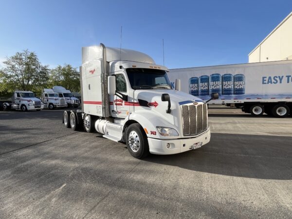 2015 Peterbilt 579 Cab Chassis - Image 12