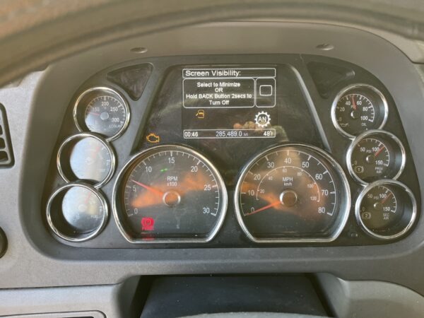2015 Peterbilt 579 Cab Chassis - Image 17