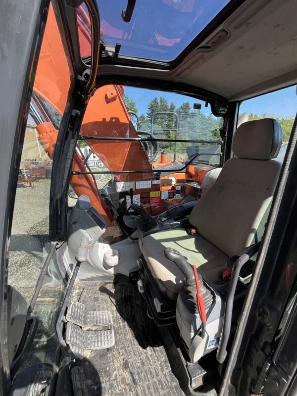 2018 Hitachi ZX135 Excavator - Image 15