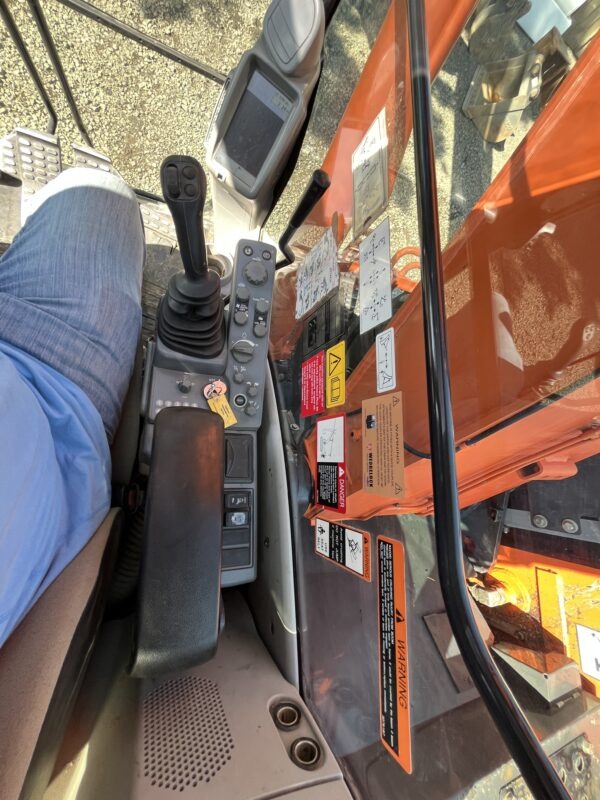 2018 Hitachi ZX135 Excavator - Image 17