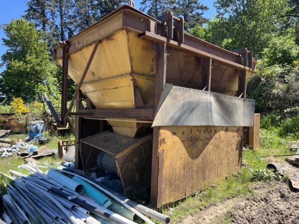 17' X 11' Feed Hopper - Image 8