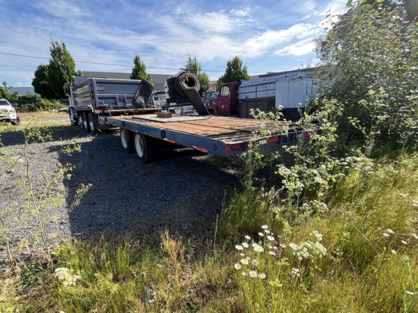 1986 Tow Master T-24 Flat Deck Trailer - Image 4
