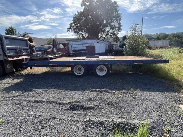 1986 Tow Master T-24 Flat Deck Trailer - Image 3