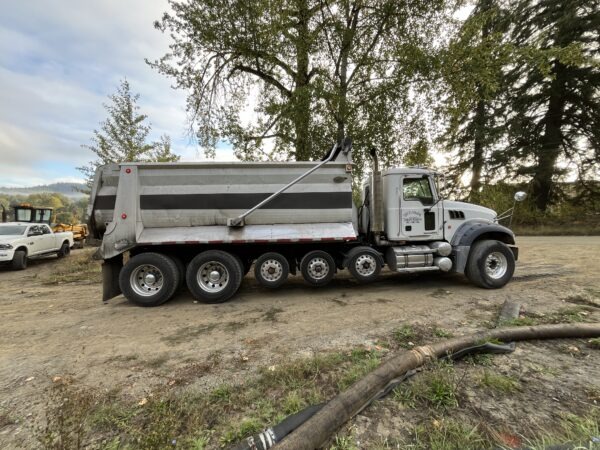 2008 Mack GU713 6 Axle Dump Truck - Image 10