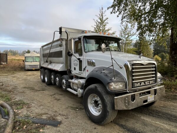 2008 Mack GU713 6 Axle Dump Truck - Image 12