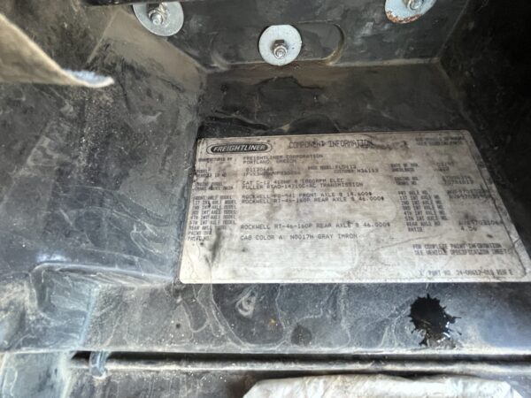 Parting Out Freightliner FLD 112 - Image 6