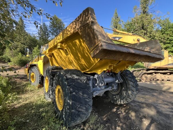 2006 Komatsu HM400-2 Haul Truck - Image 4