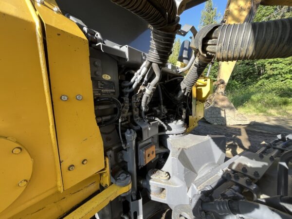 2006 Komatsu HM400-2 Haul Truck - Image 19