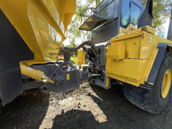 2006 Komatsu HM400-2 Haul Truck - Image 21
