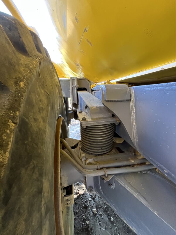 2006 Komatsu HM400-2 Haul Truck - Image 23