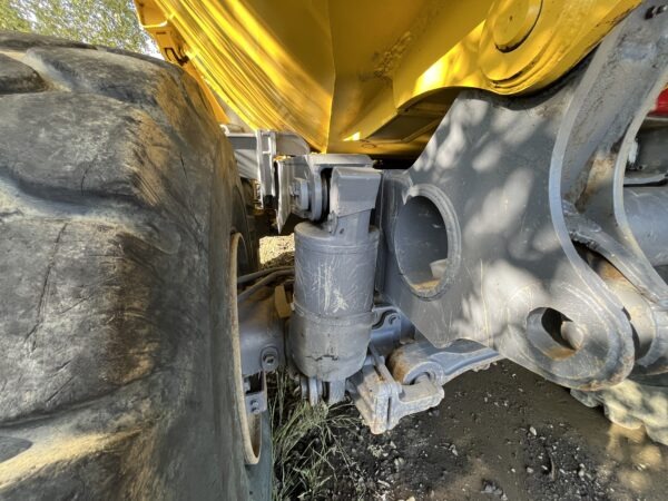 2006 Komatsu HM400-2 Haul Truck - Image 24