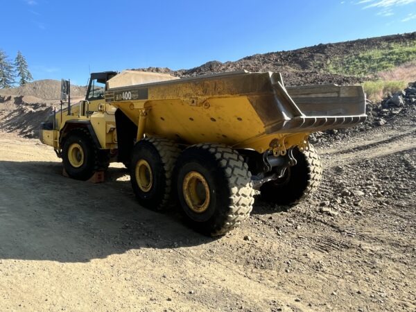 2011 Komatsu HM400-2 Haul Truck - Image 4